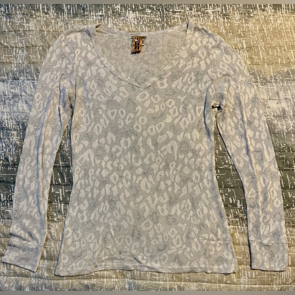 Buckle - Women’s Sheer V-Neck Long Sleeve Top - Size Large